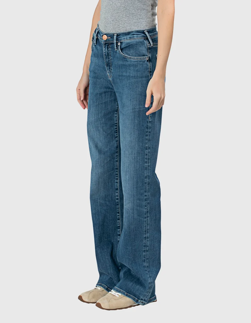 Washed-Out Baggy-Jeans Shirley