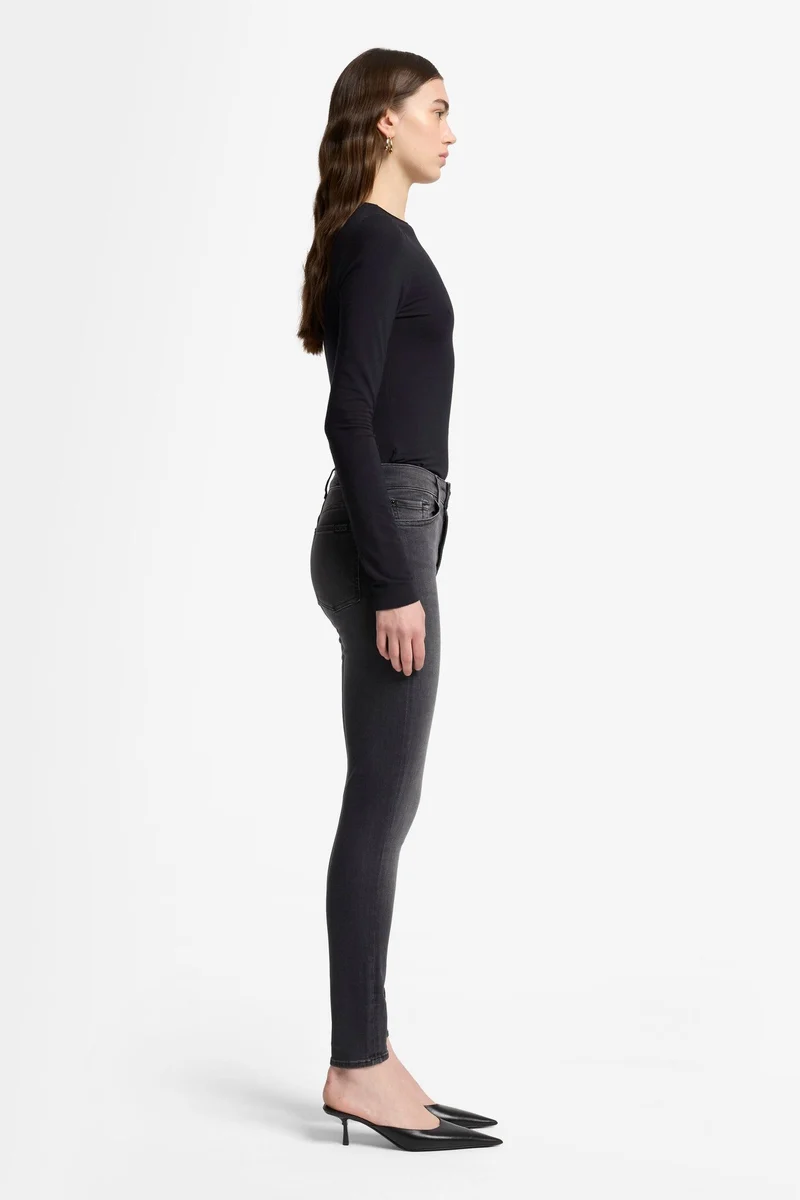 AUBREY in Slim Illusion Mistery