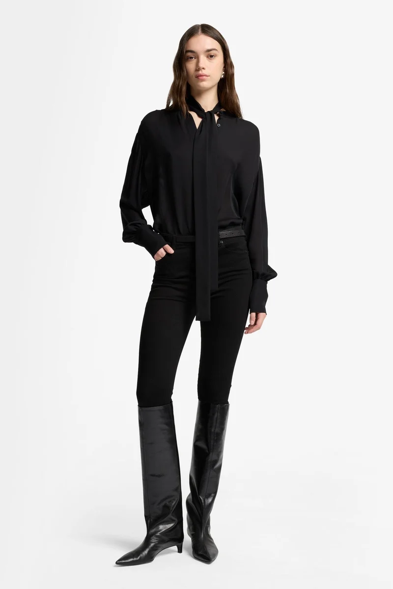 AUBREY in Slim Illusion Gravity