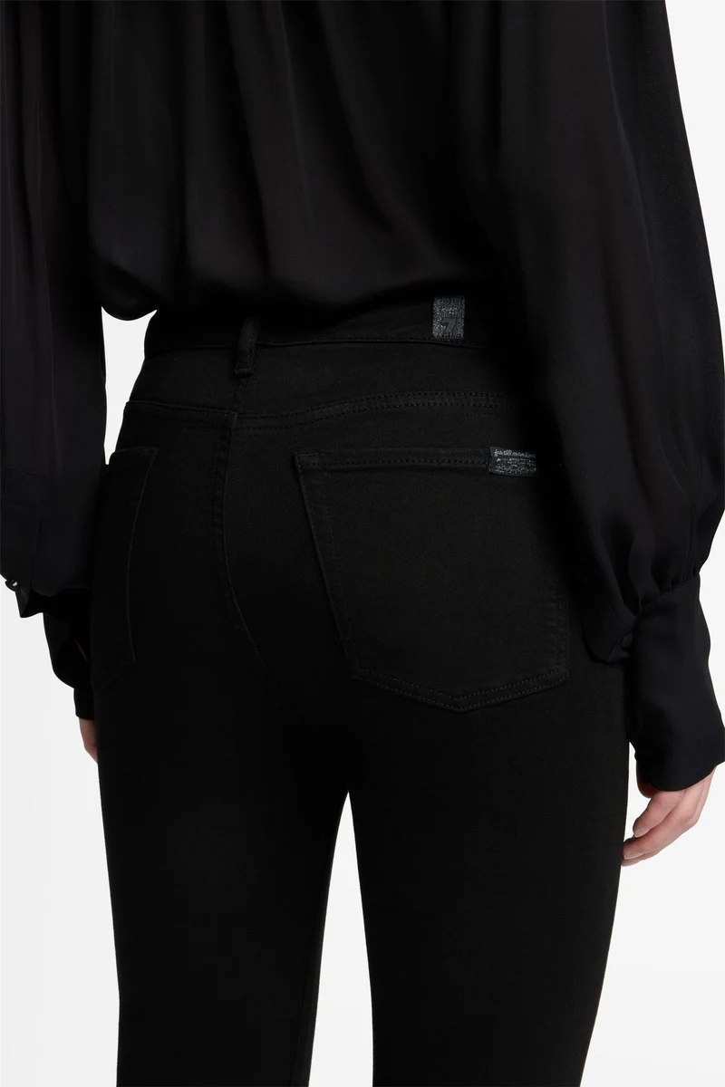 AUBREY in Slim Illusion Gravity