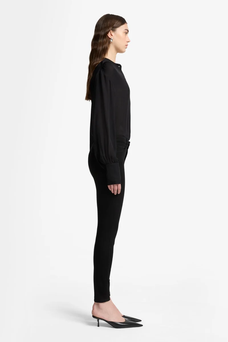AUBREY in Slim Illusion Gravity