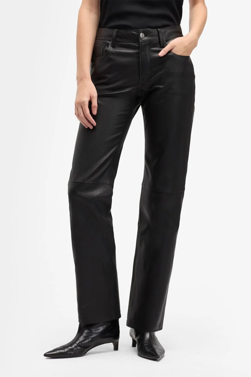 CALIE STRAIGHT in Leather Black