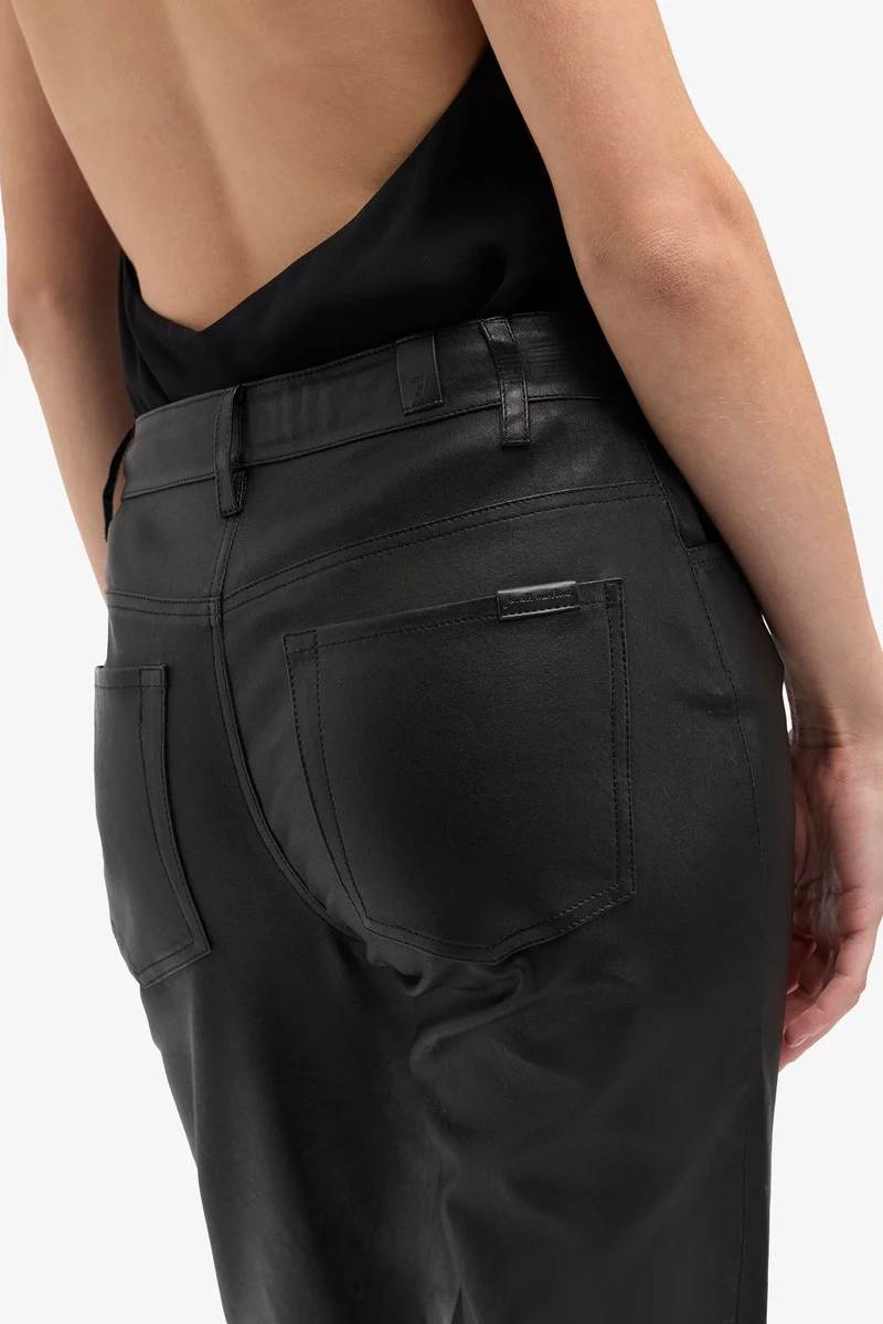 CALIE STRAIGHT in Leather Black