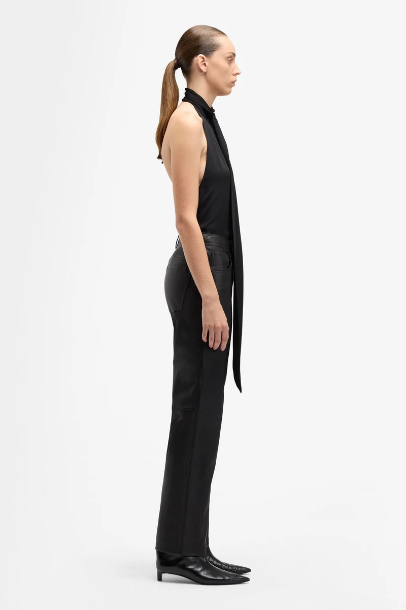 CALIE STRAIGHT in Leather Black