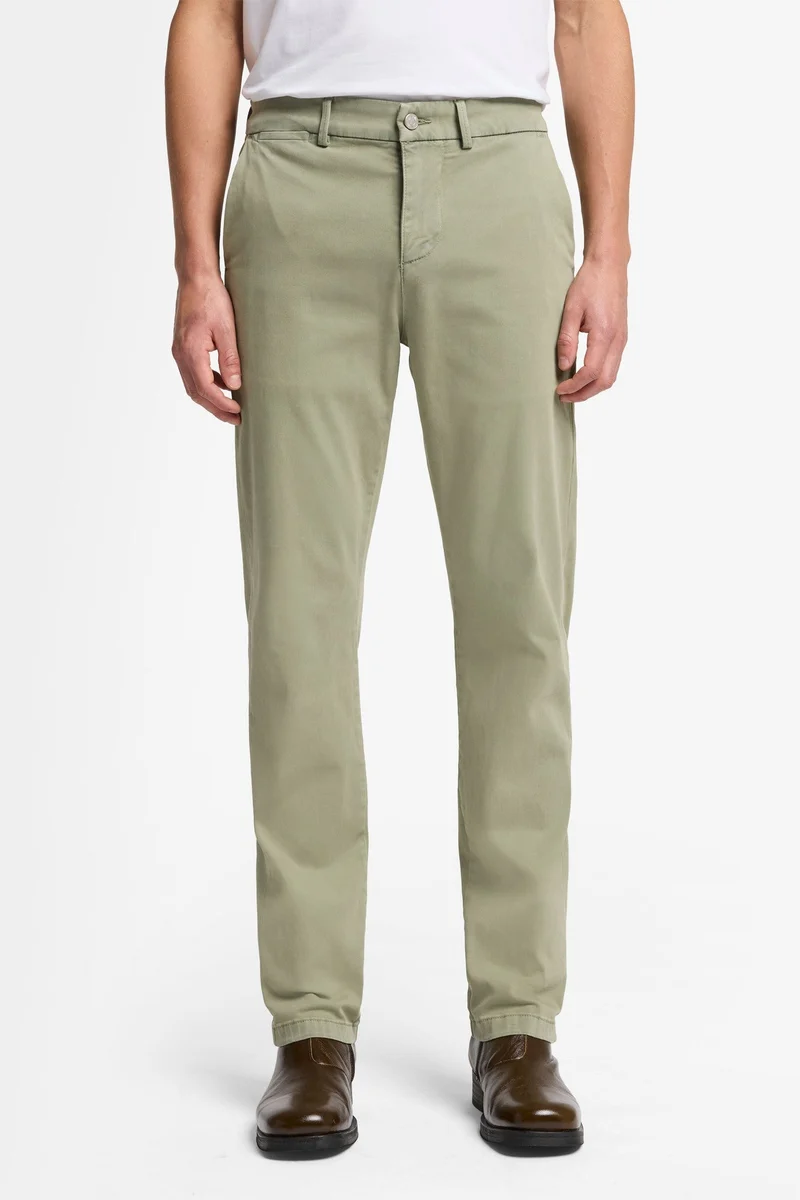 SLIMMY CHINO in Luxe Performance Sateen Russel