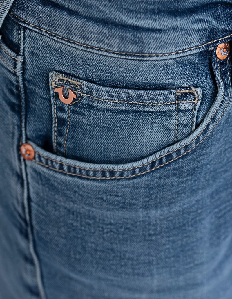Washed-Out Jeans mit offenem Saum
