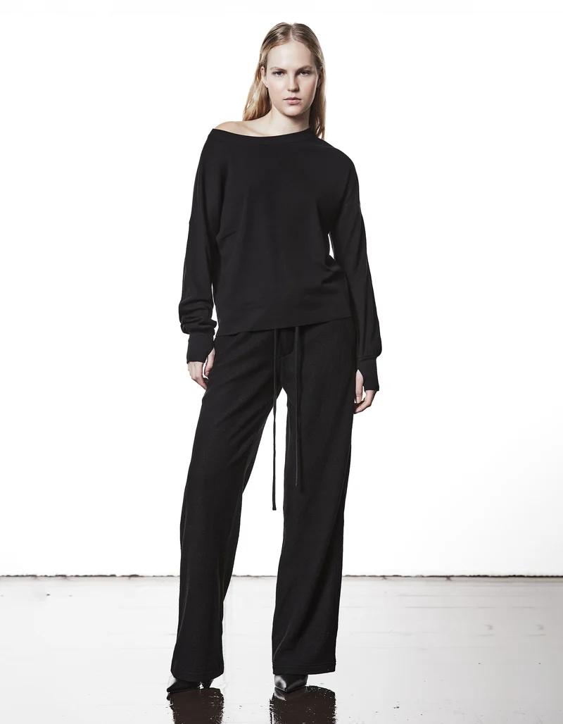 Oversize Longsleeve mit besticktem Wording und Faden-Detail