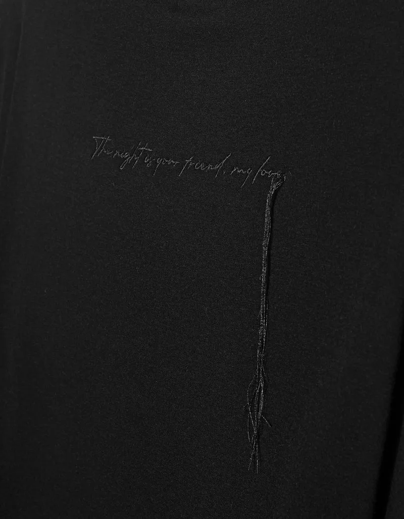 Oversize Longsleeve mit besticktem Wording und Faden-Detail