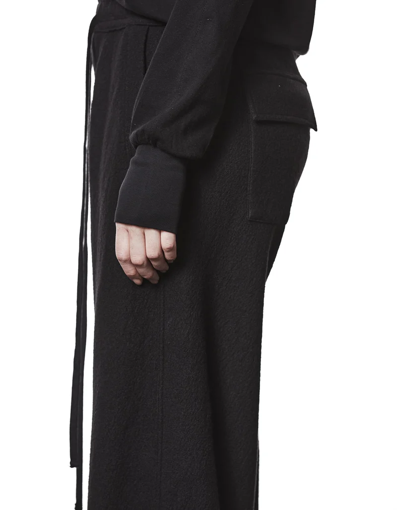 Oversize Longsleeve mit besticktem Wording und Faden-Detail