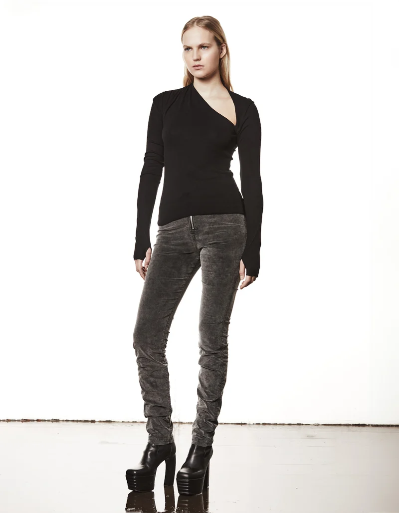 Longsleeve mit asymmetrischem Ausschnitt