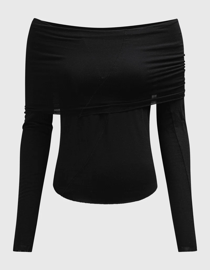 Off-Shoulder Longsleeve