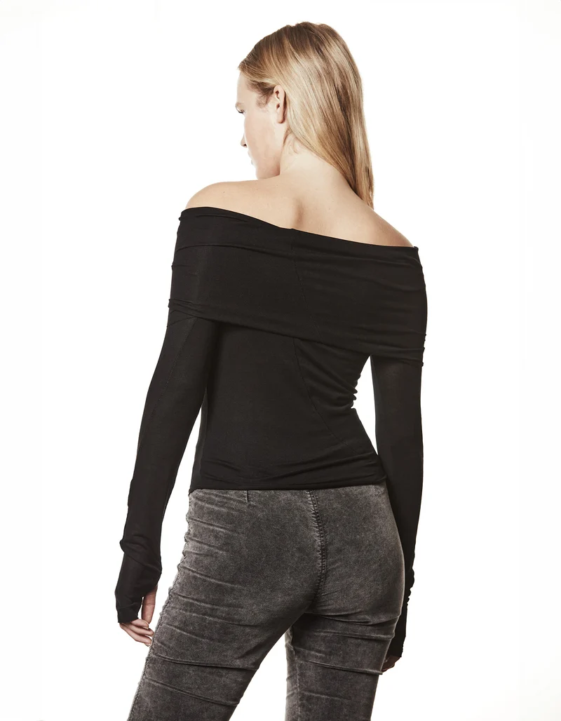 Off-Shoulder Longsleeve