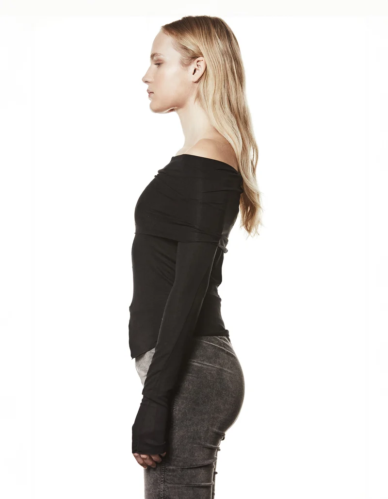 Off-Shoulder Longsleeve