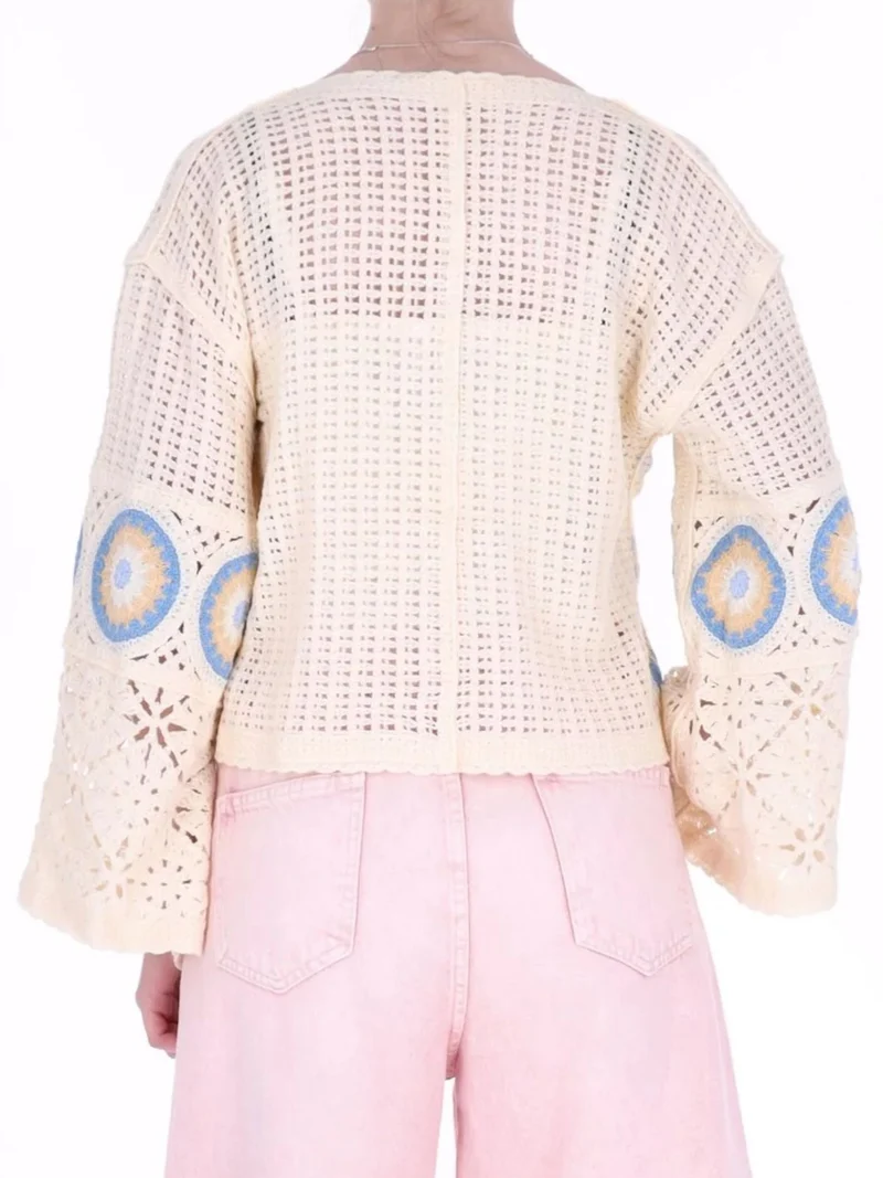 Cremefarbener Damen Häkelpullover im Boho-Stil mit blauem Muster