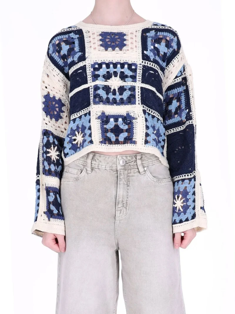 Damen Häkelpullover im Boho-Stil mit Patchwork-Muster – Blau & Creme