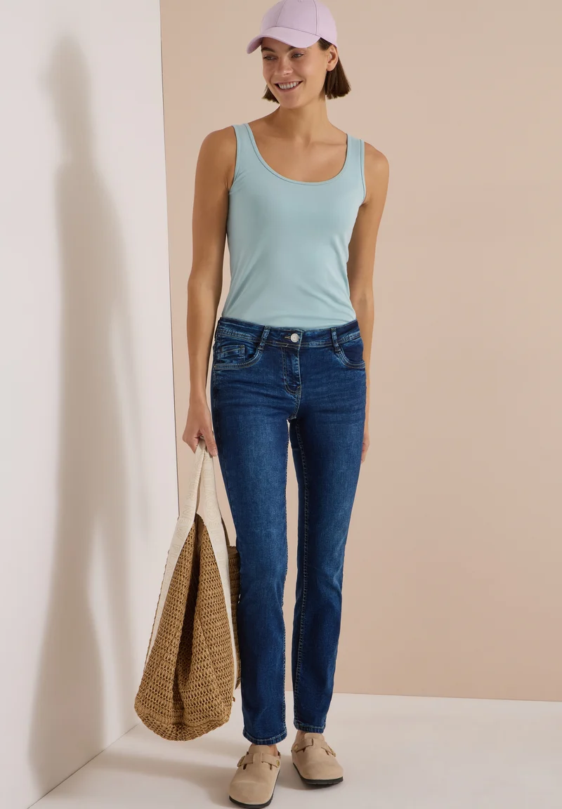 Style NOS Scarlett STRAIGHT Mi, mid blue used wash