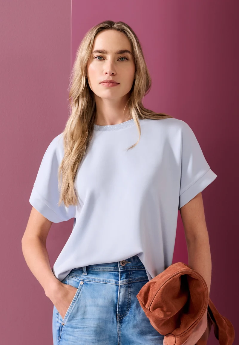 silk look shirt w.shiny collar, whispery blue