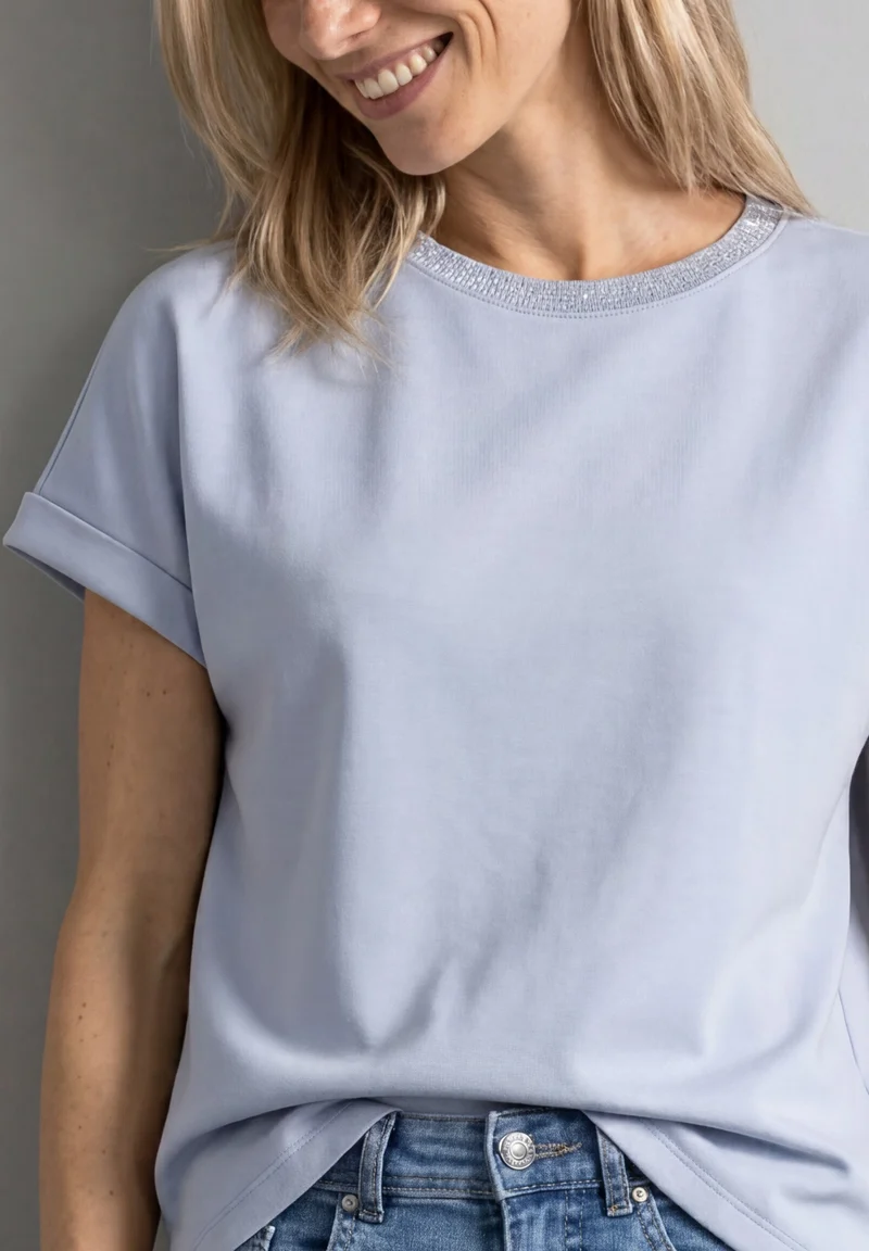 silk look shirt w.shiny collar, whispery blue