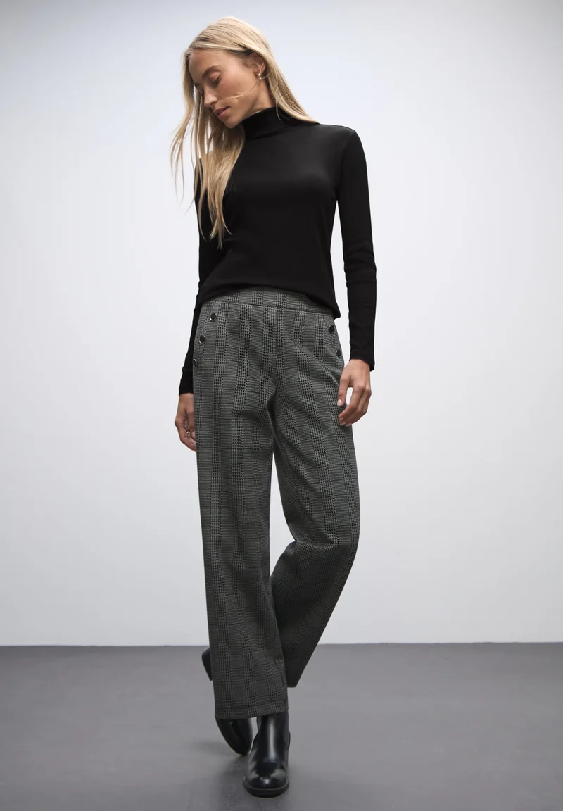 LTD QR basic rib roll neck shi, Black