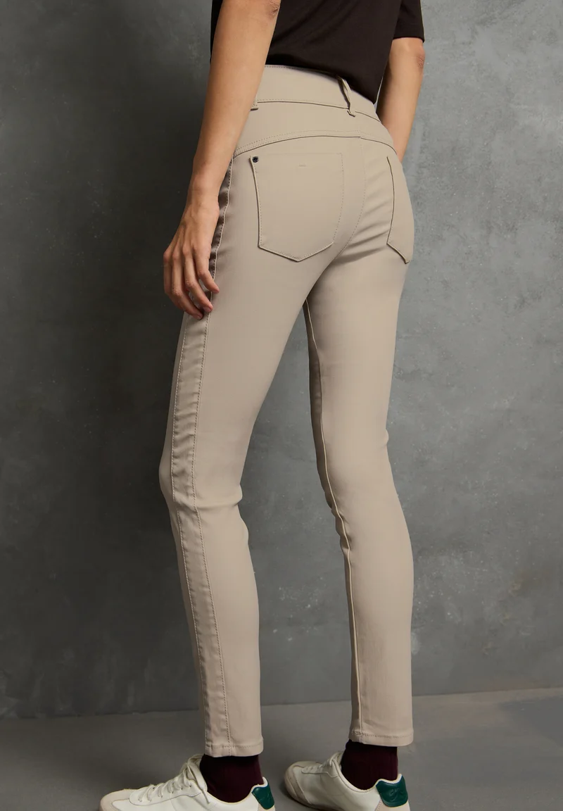 LTD QR_Studio_Slim Fit Coating, dark morn beige
