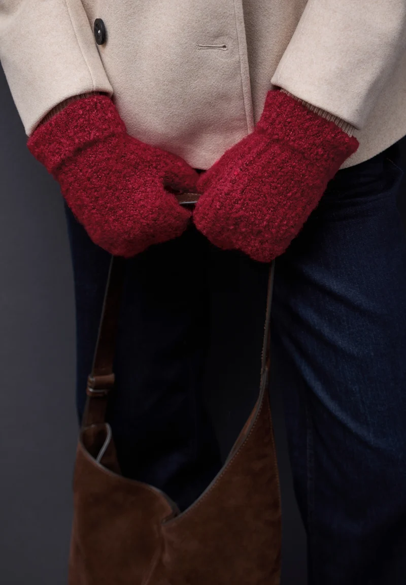 OP_Boucle Knit Gloves_Boucle K, carpet red