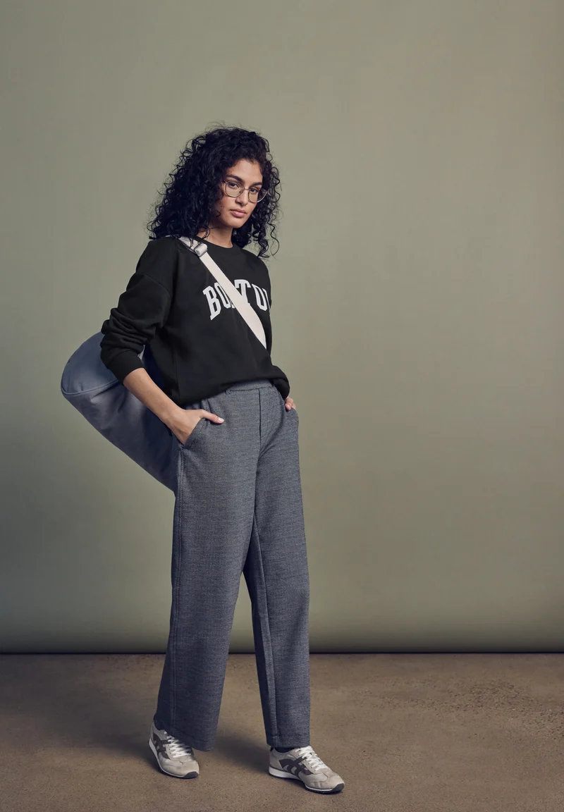 LTD QR Studio Loose Fit Crewne, Black