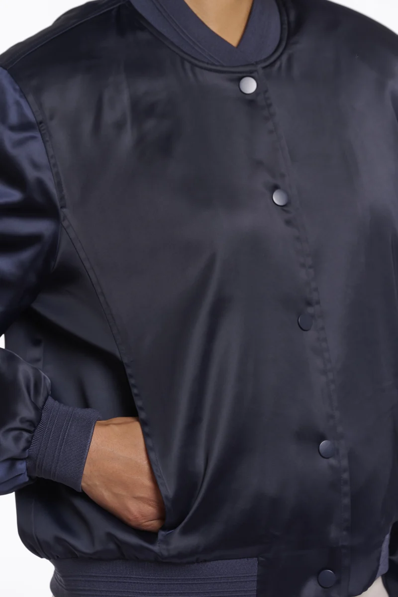Banner.7002621, dark navy