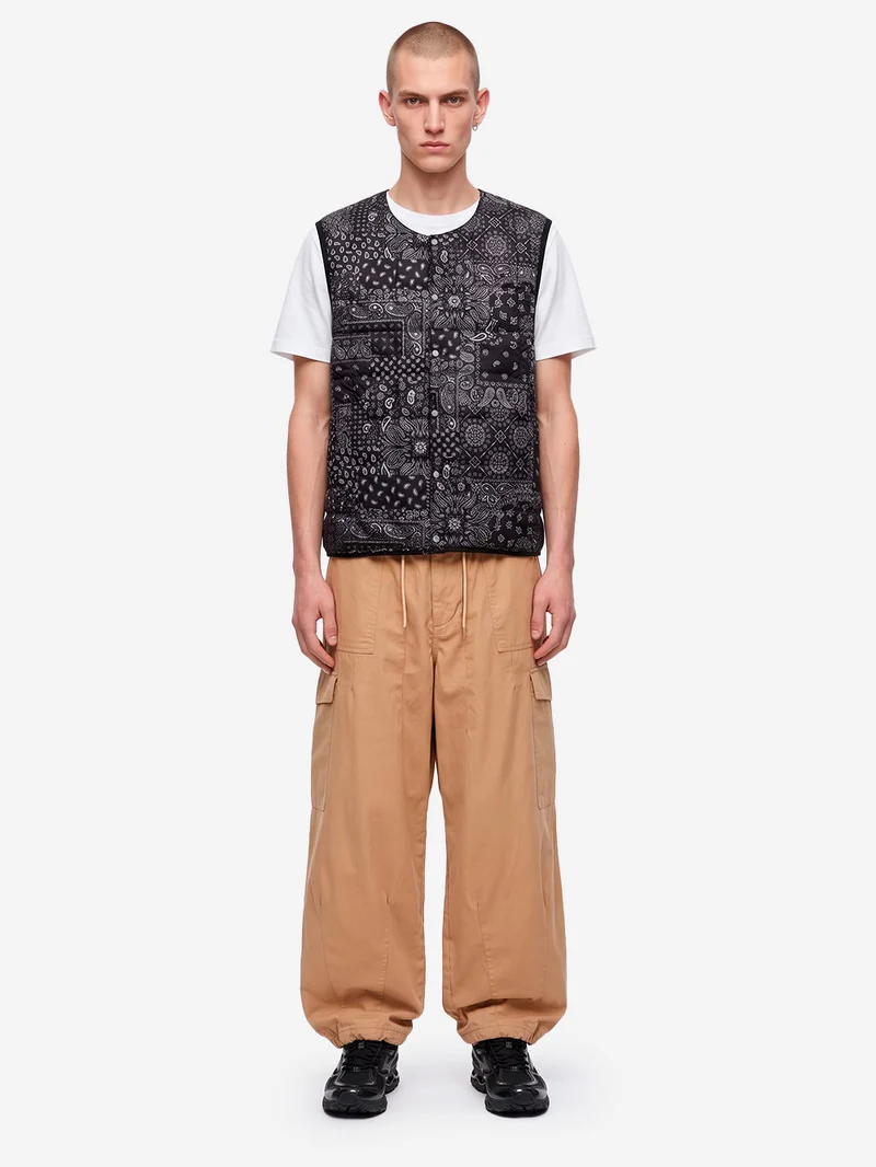 Gilet girocollo imbottito con stampa black bandana