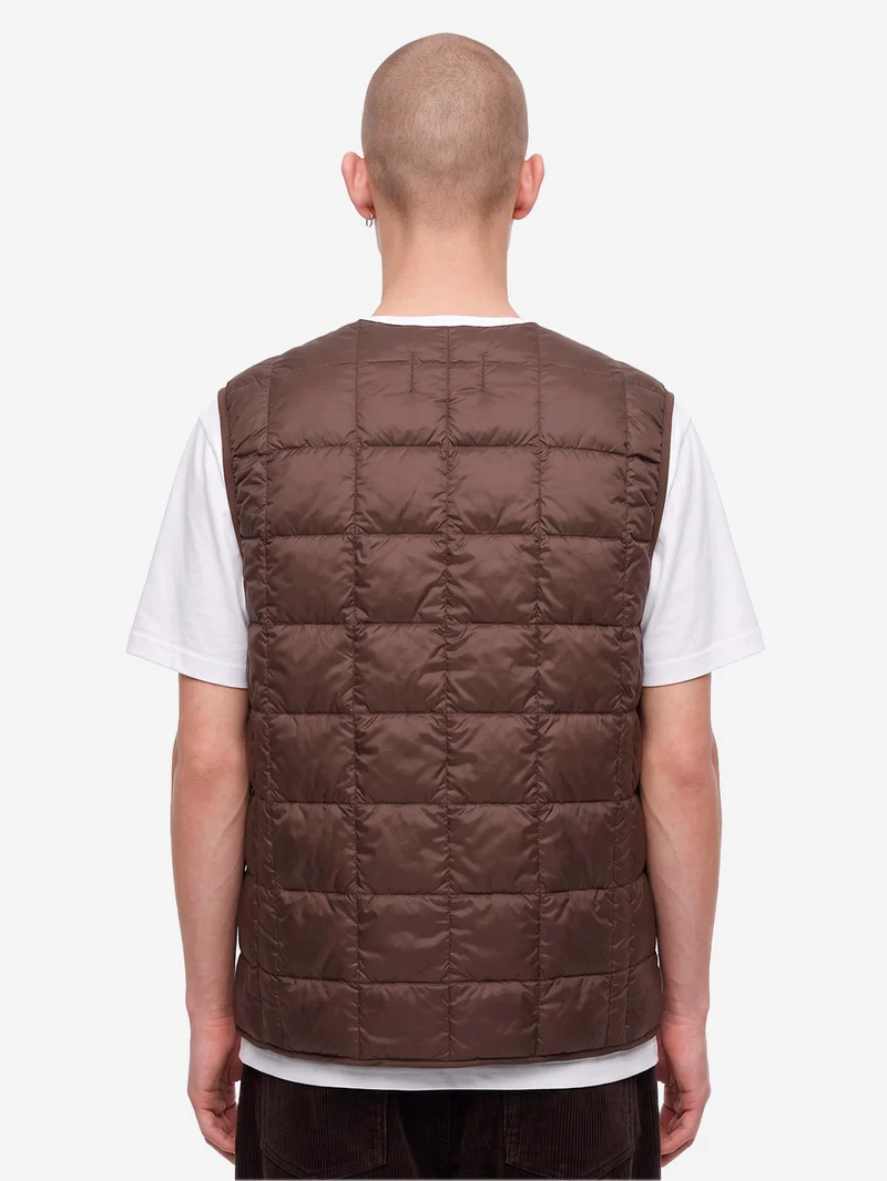 Gilet marrone imbottito in piuma con scollo a V