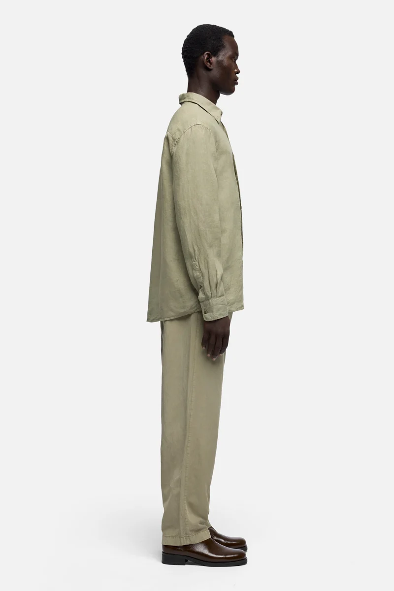 CLASSIC BUTTON UP SHIRT in Linen Army