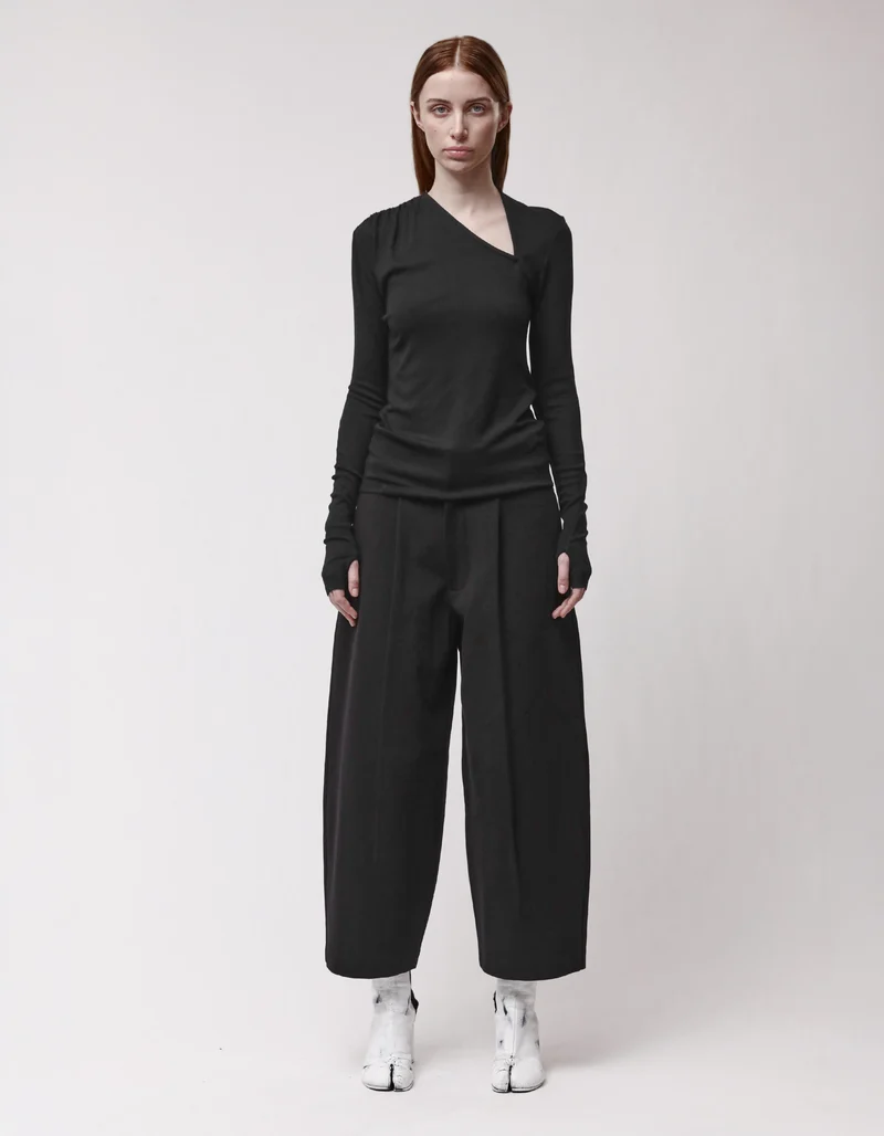 Longsleeve mit asymmetrischem Ausschnitt