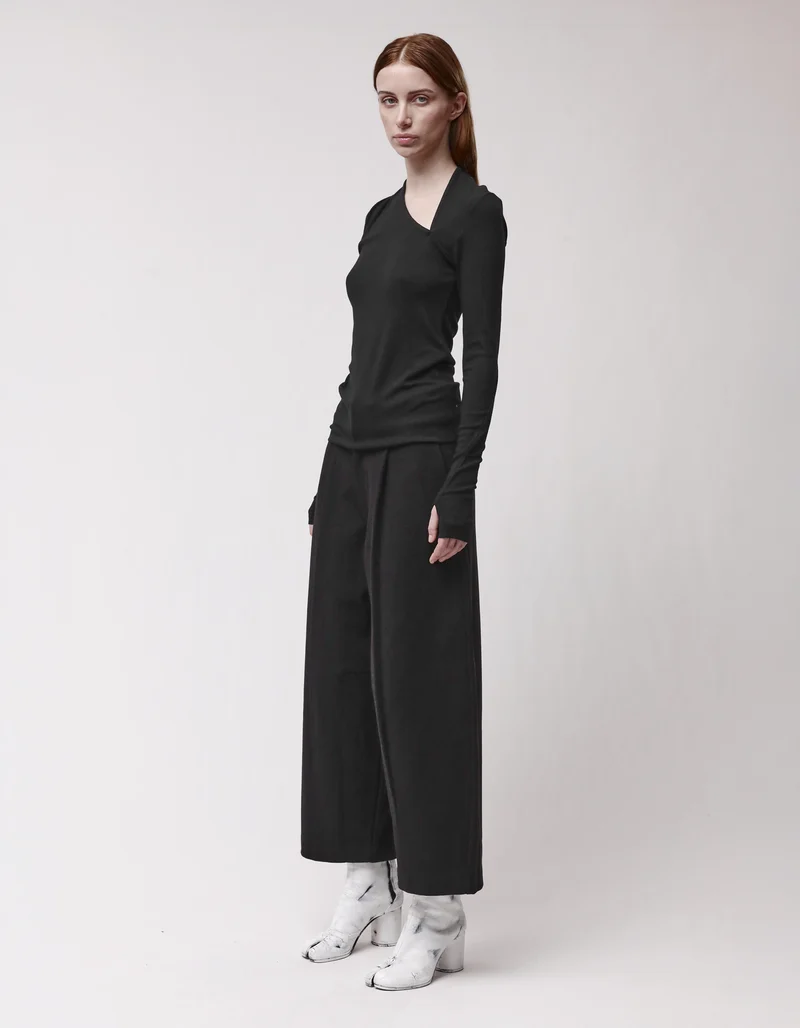 Longsleeve mit asymmetrischem Ausschnitt