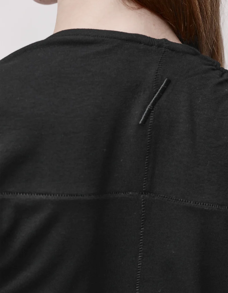 Longsleeve mit asymmetrischem Ausschnitt