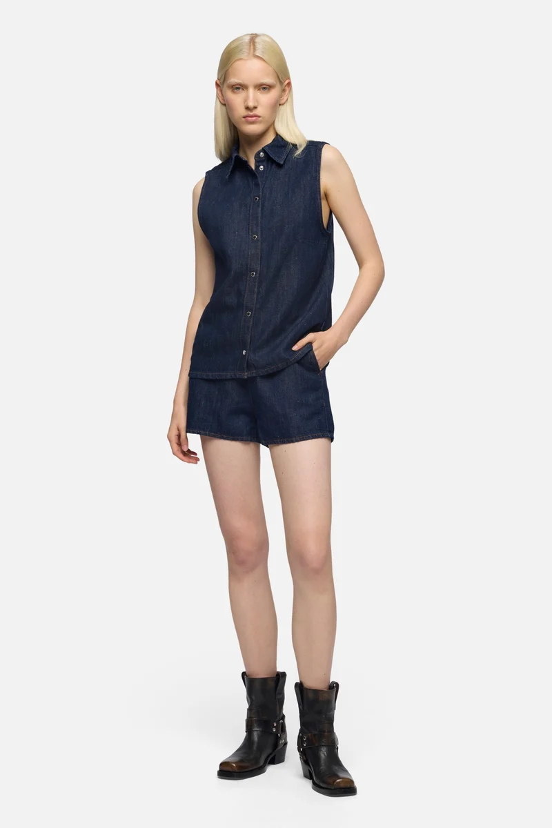 SLEEVELESS SHIRT in Indigo Linen Blossom