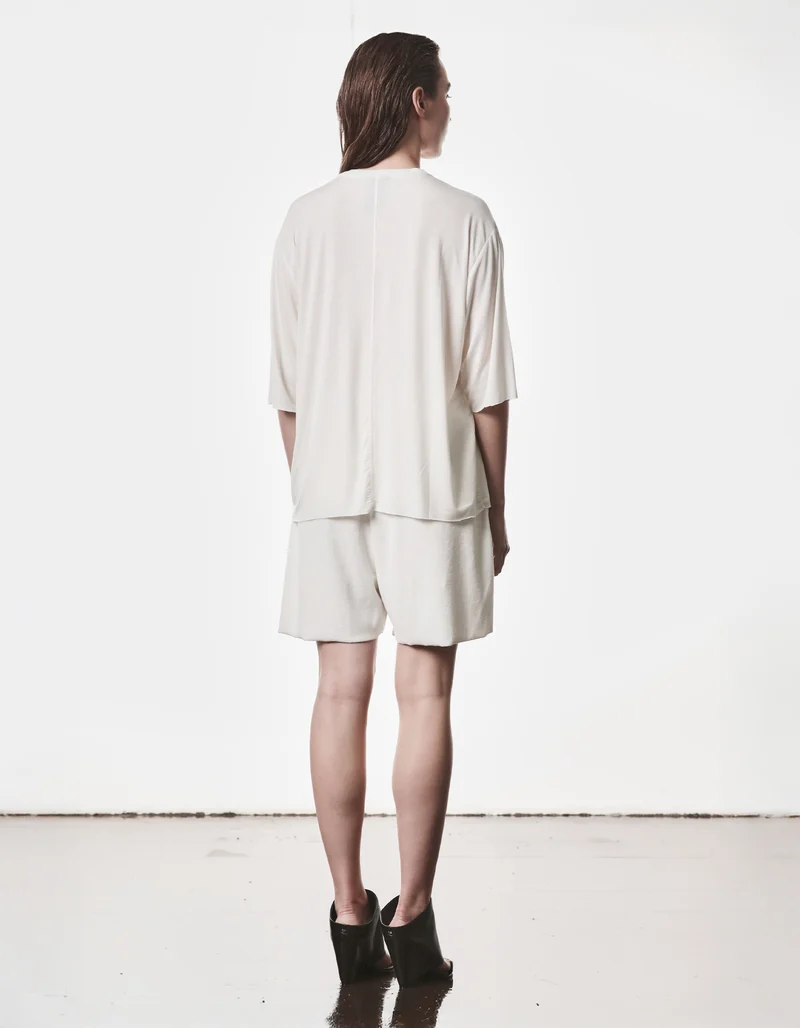V-Neck T-Shirt Relaxed mit Seidenanteil
