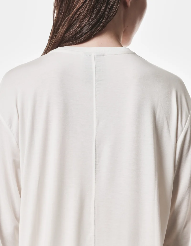 V-Neck T-Shirt Relaxed mit Seidenanteil