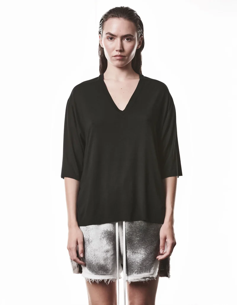 V-Neck T-Shirt Relaxed mit Seidenanteil