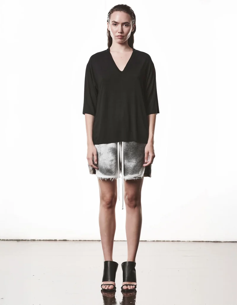 V-Neck T-Shirt Relaxed mit Seidenanteil