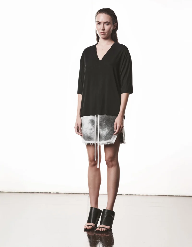 V-Neck T-Shirt Relaxed mit Seidenanteil