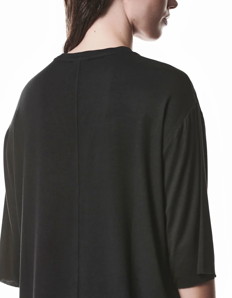 V-Neck T-Shirt Relaxed mit Seidenanteil