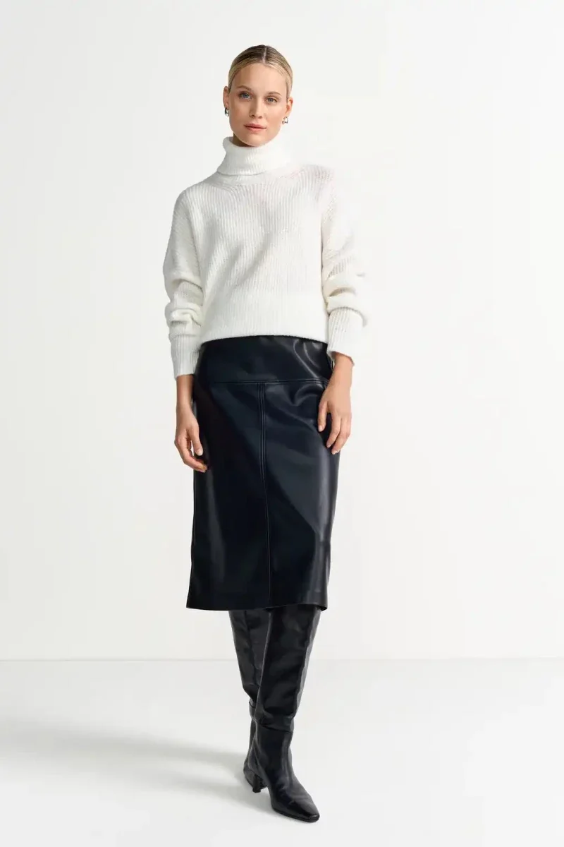 Rich Royal Roll Neck Sweatshirt in der Farbe Pearl White