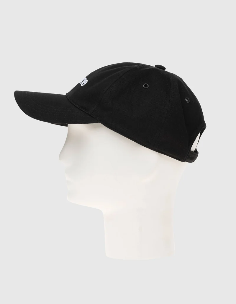Cap mit Label-Stickerei