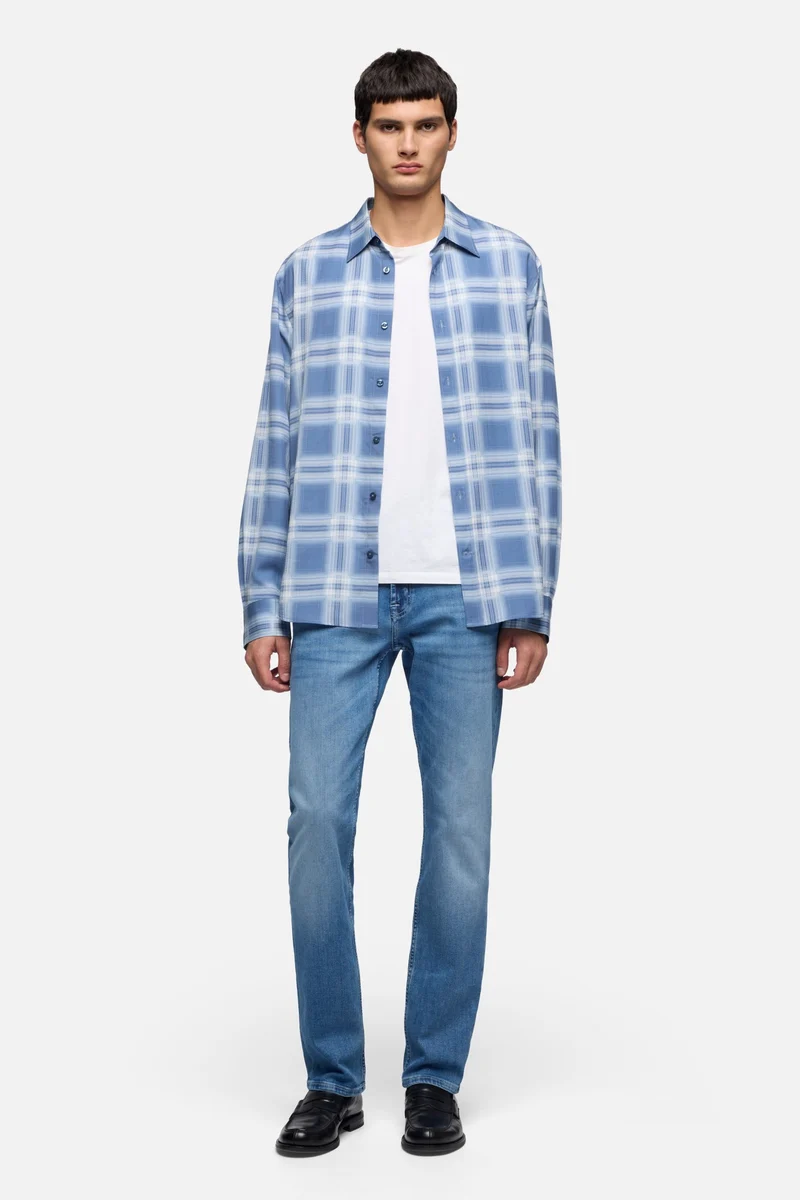 THE STRAIGHT in Denim Tail