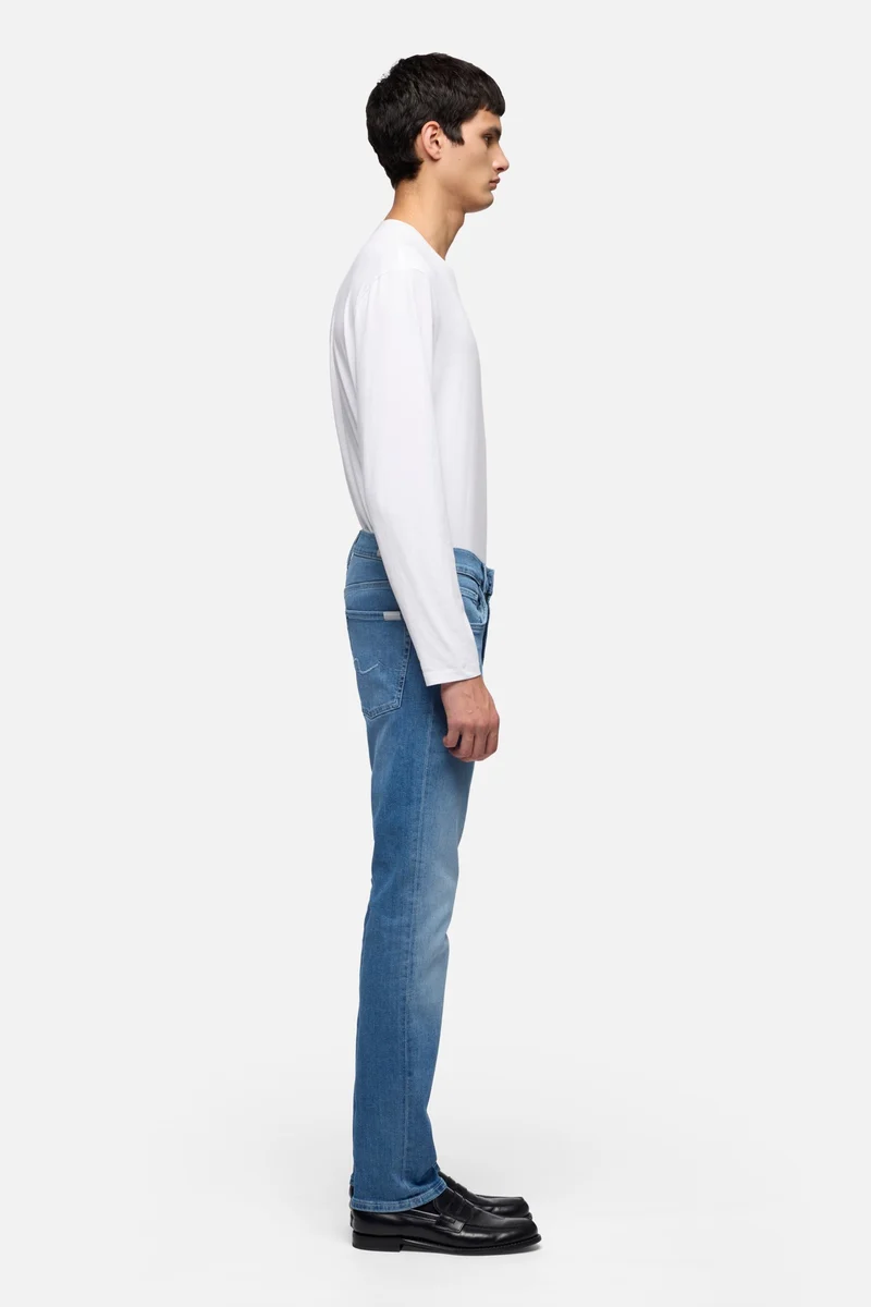 THE STRAIGHT in Denim Tail