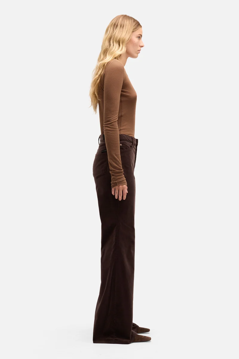 RETRO FLARE in Velvet Chocolate