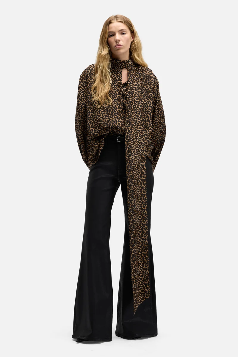RETRO FLARE in Coated Slim Illusion Black