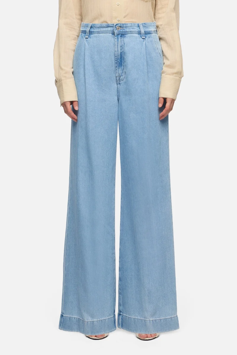 PLEATED TROUSER in Weightless Denim Hana