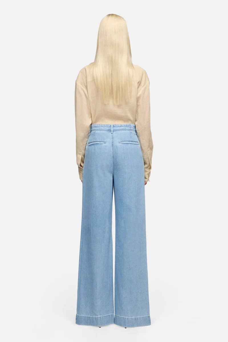 PLEATED TROUSER in Weightless Denim Hana