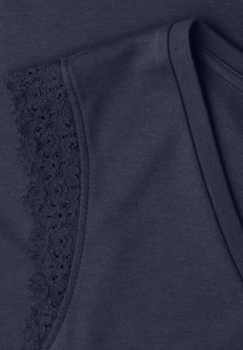 Studio_V-neck top w.lace frill, maritime blue