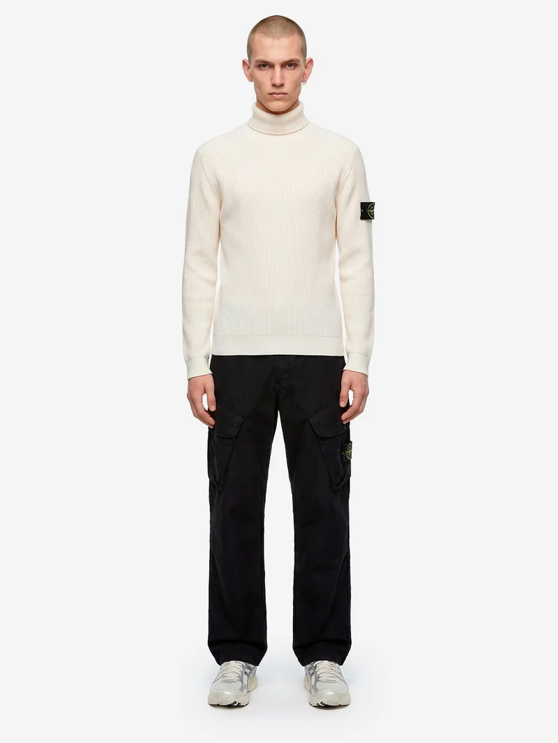 Maglione dolcevita avorio in lana con costine sottili